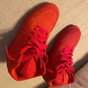 Air jordan 1 retro triple red suede , deadstock